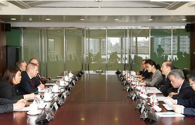 辛保安会见以色列电力公司董事长易夫塔赫·朗塔尔一行